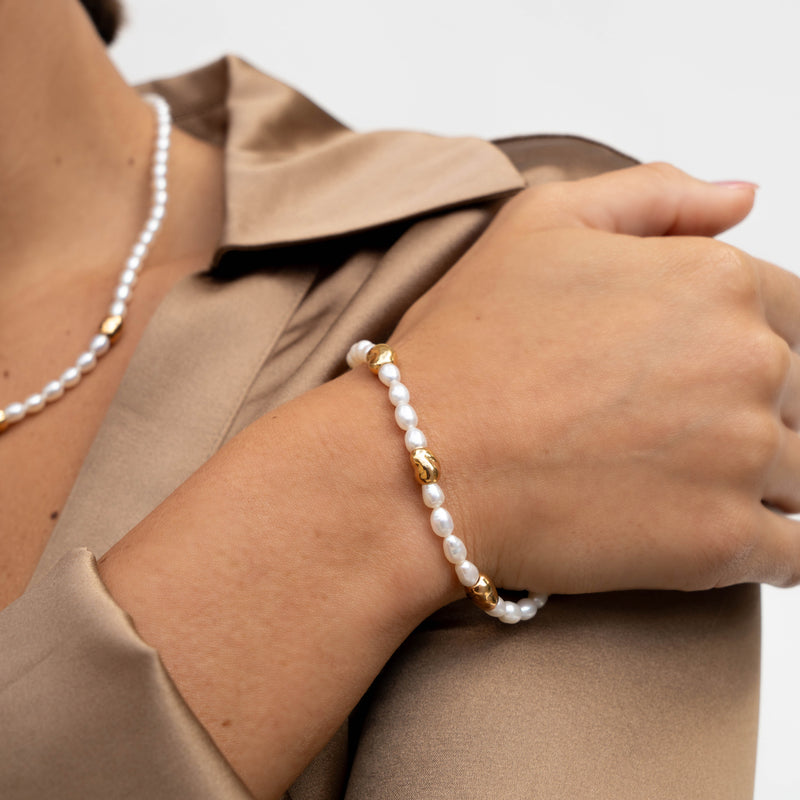 PEBB24-V-WP-Dower-and-Hall-Yellow-Gold-Vermeil-White-Pearl-Ocean-Pebble-Bracelet-3