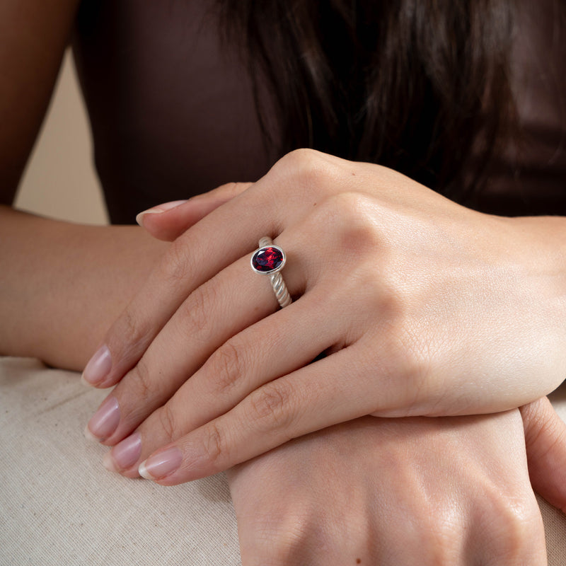 TWR88-S-GAR-Dower-and-Hall-Sterling-Silver-Oval-Garnet-Twist-Twinkle-Ring-3