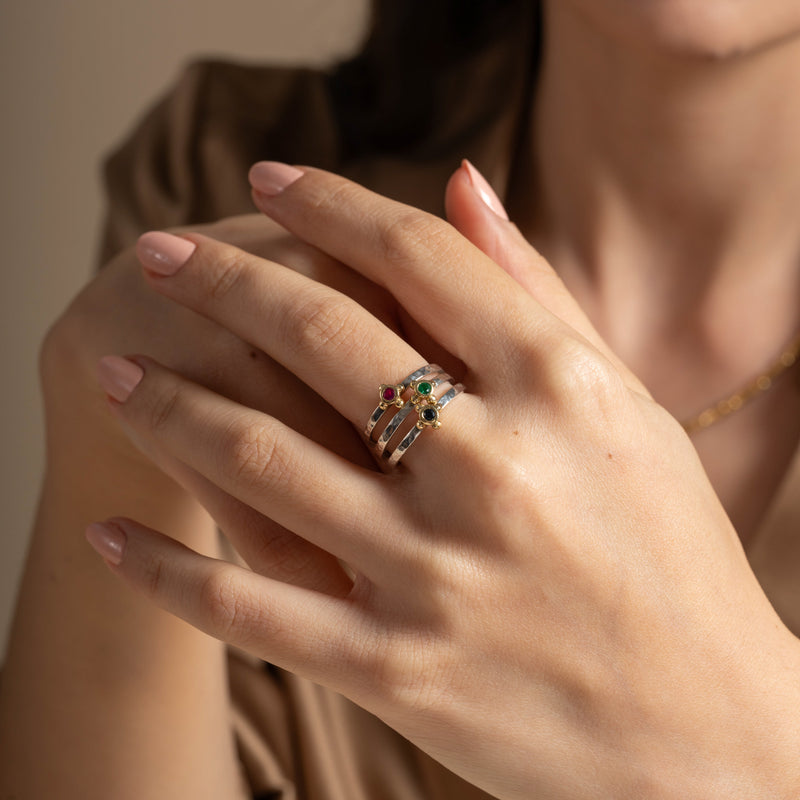 2.5mm Round Green Garnet Hammered Twinkle Ring