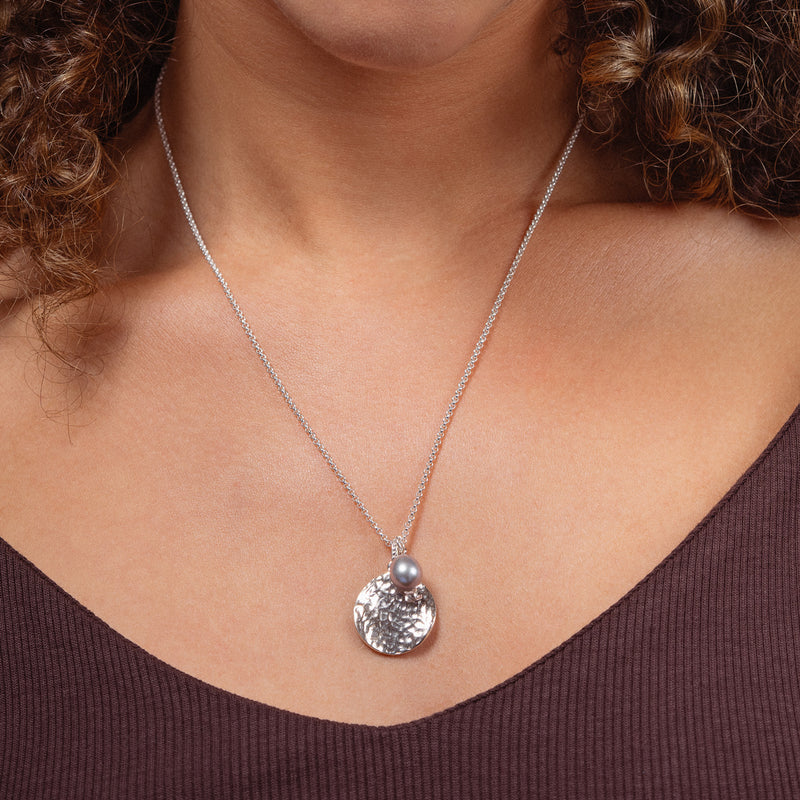 PLP225-S-DGP-Dower-and-Hall-Sterling-Silver-Hammered-Disc-and-Dove-Grey-Freshwater-Pearl-Nomad-Pendant-2