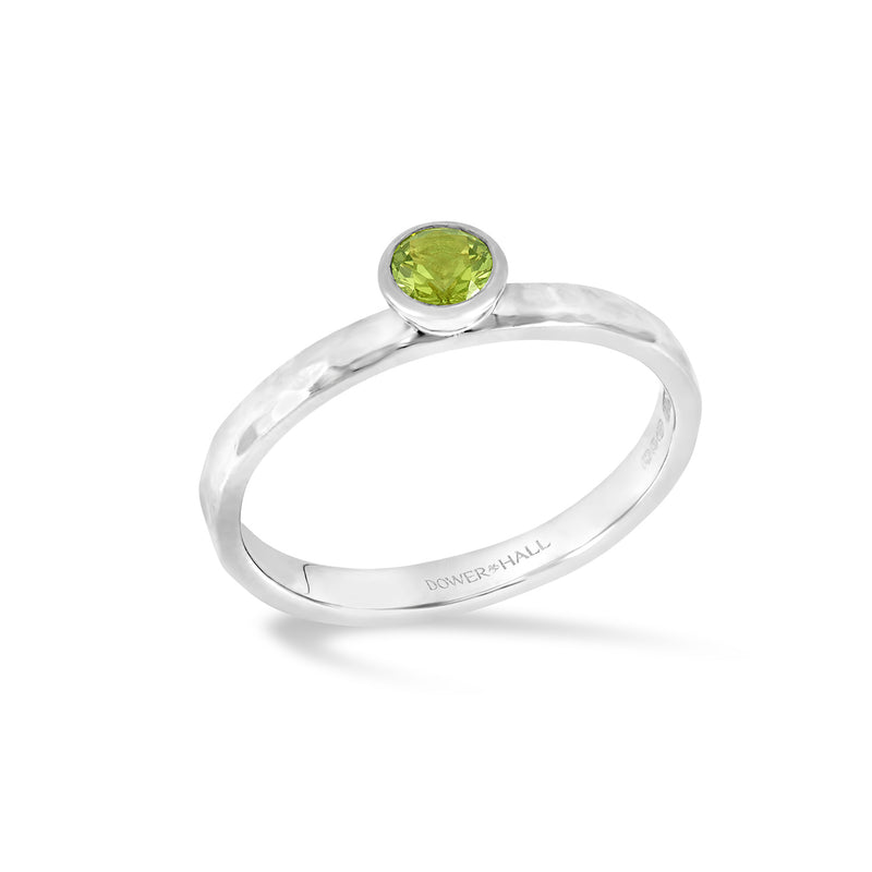 TWR24-S-PERI-Dower-and-Hall-Sterling-Silver-4mm-Peridot-Hammered-Twinkle-Ring-1